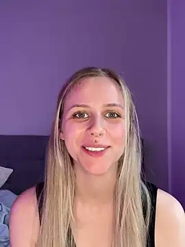 lunawolf21 online show from 10, 3, 2025