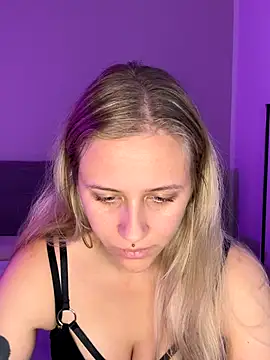 lunawolf21 online show from 20, 10, 2025