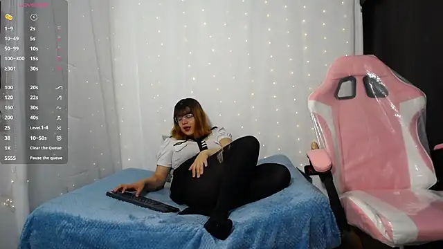 Niuk mei online show from 14, 11, 2025