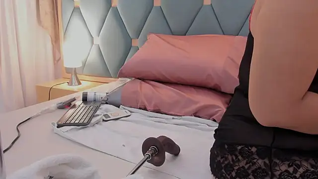 isabella walton online show from 20, 2, 2026