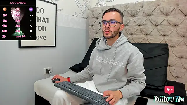 Snapshot of jakemagnus chatting on 2, 1, 2025 jakemagnus online show from 2, 1, 2025