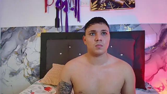 couple lovelyds online show from 15, 4, 2026