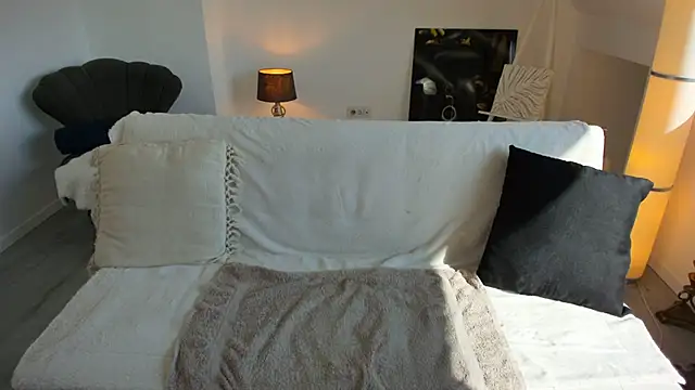 Arya Shinex online show from 4, 3, 2025