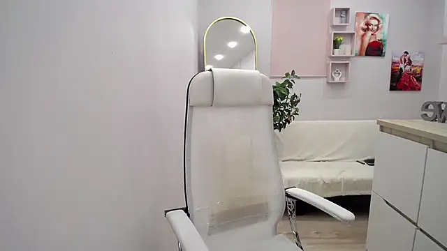 Milla Cutie18 online show from 11, 2, 2026