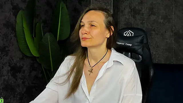 Snapshot of Lillian_White chatting on 7, 6, 2026 Lillian White online show from 7, 6, 2026
