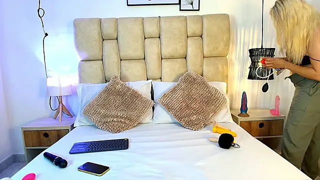 AdharaSmithh online show from 18, 11, 2025