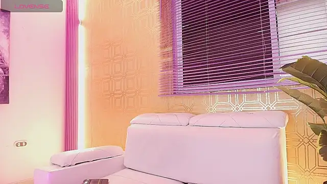 Bella19  online show from 18, 1, 2025