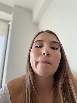 Snapshot of SophieRaily_ chatting on 5, 1, 2026 SophieRaily online show from 5, 1, 2026