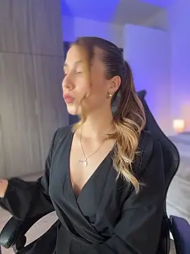 Snapshot of SophieRaily_ chatting on 9, 1, 2026 SophieRaily online show from 9, 1, 2026