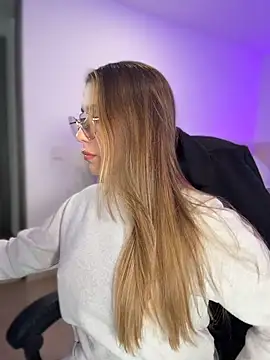 Snapshot of SophieRaily_ chatting on 25, 2, 2026 SophieRaily online show from 25, 2, 2026