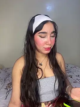 Snapshot of Meryem_Queen chatting on 3, 3, 2025 Meryem Queen online show from 3, 3, 2025