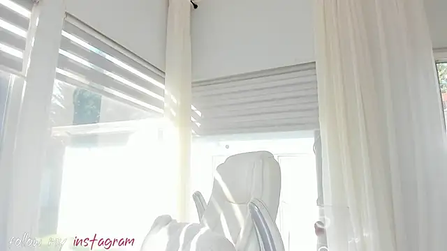 Snapshot of missdiamond_ chatting on 8, 3, 2025 missdiamond online show from 8, 3, 2025