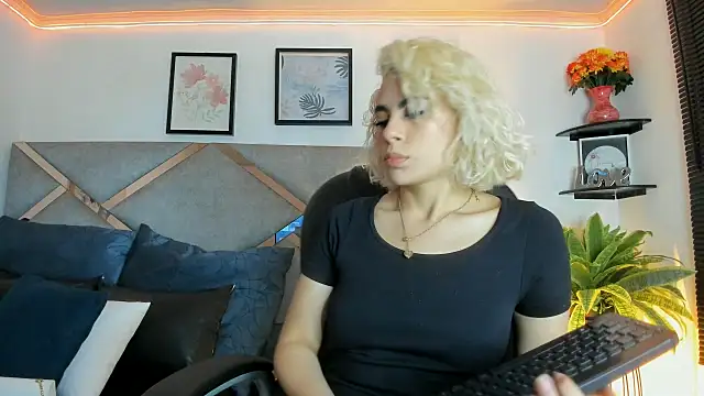 Snapshot of marian_pinzon chatting on 1, 5, 2026 marian pinzon online show from 1, 5, 2026