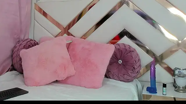 CoralHarmon online show from 24, 12, 2024