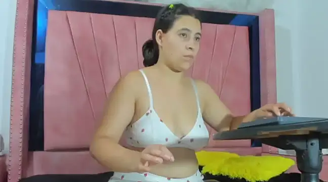 Snapshot of Salome_Moonn chatting on 4, 1, 2025 Salome Moonn online show from 4, 1, 2025