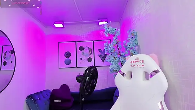 Snapshot of Theia_moon chatting on 23, 2, 2026 Theia moon online show from 23, 2, 2026