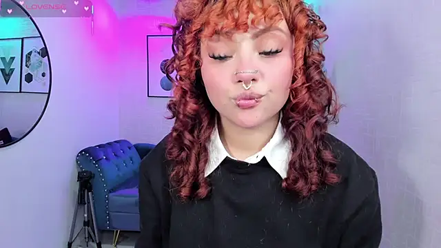 Snapshot of Theia_moon chatting on 2, 3, 2026 Theia moon online show from 2, 3, 2026