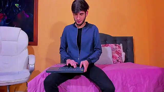 Snapshot of Thhiago_tay chatting on 7, 12, 2024 Thhiago tay online show from 7, 12, 2024