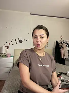 Snapshot of MiraMiss chatting on 7, 3, 2025 MiraMiss online show from 7, 3, 2025