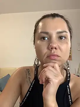 Snapshot of MiraMiss chatting on 1, 11, 2025 MiraMiss online show from 1, 11, 2025