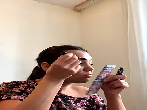 Snapshot of MiraMiss chatting on 4, 11, 2025 MiraMiss online show from 4, 11, 2025