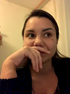 Snapshot of MiraMiss chatting on 5, 11, 2025 MiraMiss online show from 5, 11, 2025