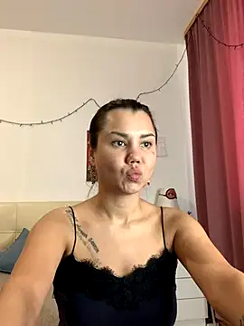 Snapshot of MiraMiss chatting on 17, 11, 2025 MiraMiss online show from 17, 11, 2025