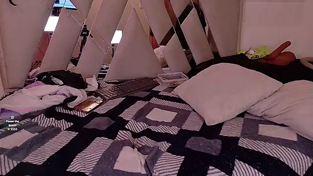 Queenjenn   online show from 22, 2, 2026