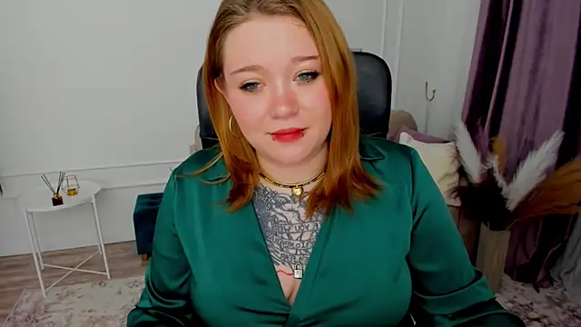 Snapshot of MoonLghte chatting on 6, 2, 2025 MoonLghte online show from 6, 2, 2025