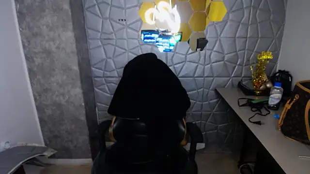 Tiffanny online show from 13, 3, 2025