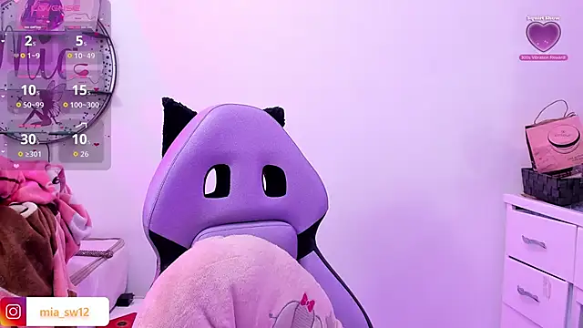 mia johns  online show from 13, 11, 2025