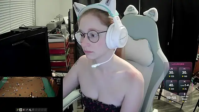 Snapshot of LilyFoxxx chatting on 28, 6, 2026 LilyFoxxx online show from 28, 6, 2026