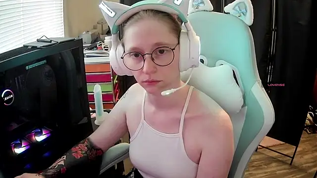 Snapshot of LilyFoxxx chatting on 3, 7, 2026 LilyFoxxx online show from 3, 7, 2026