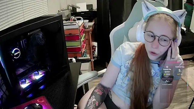 Snapshot of LilyFoxxx chatting on 22, 7, 2026 LilyFoxxx online show from 22, 7, 2026