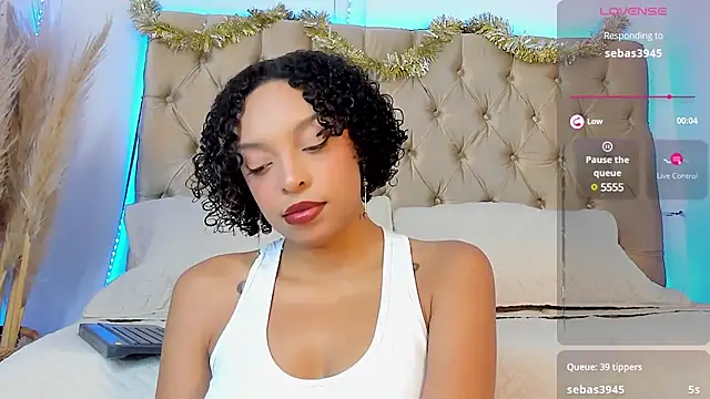 Snapshot of ened_nessa chatting on 19, 12, 2024 ened nessa online show from 19, 12, 2024