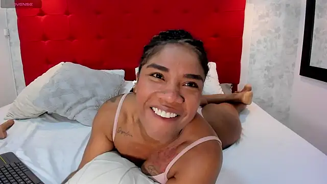 Snapshot of SilvannaFit chatting on 5, 2, 2025 SilvannaFit online show from 5, 2, 2025