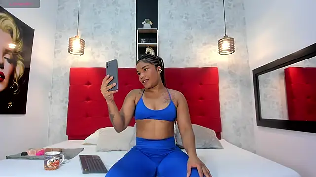 Snapshot of SilvannaFit chatting on 12, 2, 2025 SilvannaFit online show from 12, 2, 2025