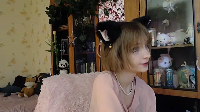 cloudgirrl online show from 9, 3, 2025