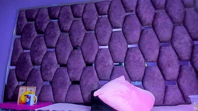 Snapshot of Freya_Miller_ chatting on 19, 10, 2025 Freya Miller online show from 19, 10, 2025