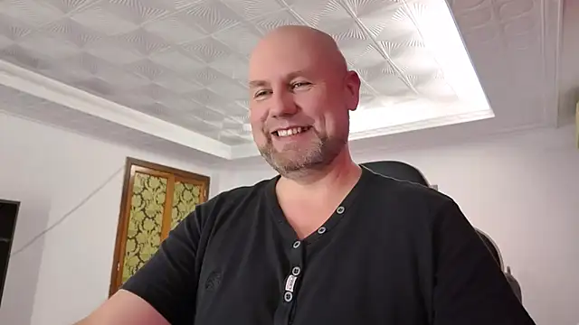 Snapshot of Julius-Dwayne chatting on 6, 10, 2025 Julius-Dwayne online show from 6, 10, 2025