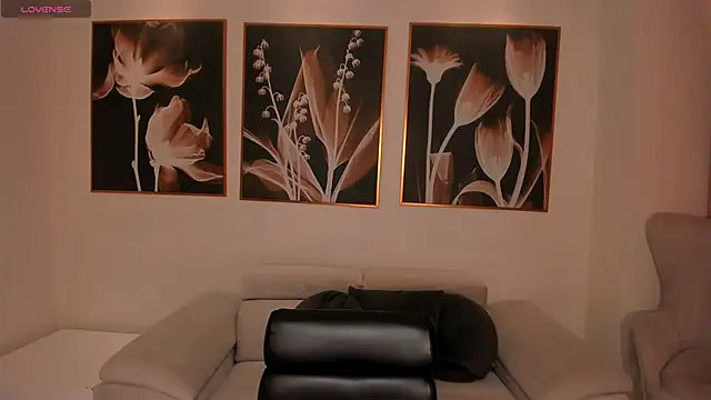 AlinaKravitz online show from 6, 2, 2026