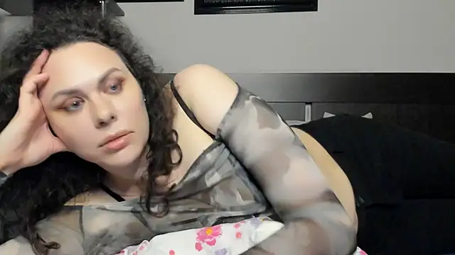 Snapshot of MollyCheiz chatting on 5, 7, 2026 MollyCheiz online show from 5, 7, 2026