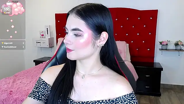 Miah hilton2 online show from 4, 12, 2024