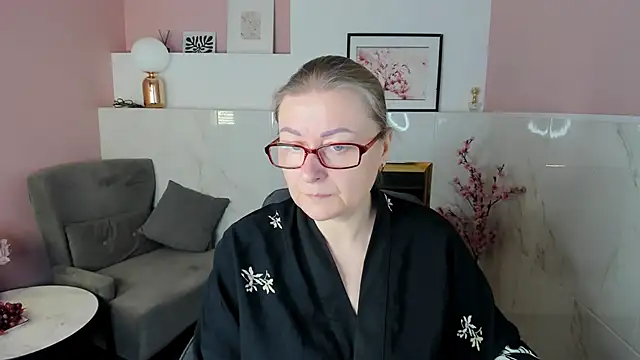 AlexandraKind online show from 2, 12, 2025