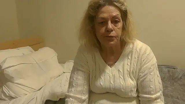 housewife shantie online show from 11, 10, 2025