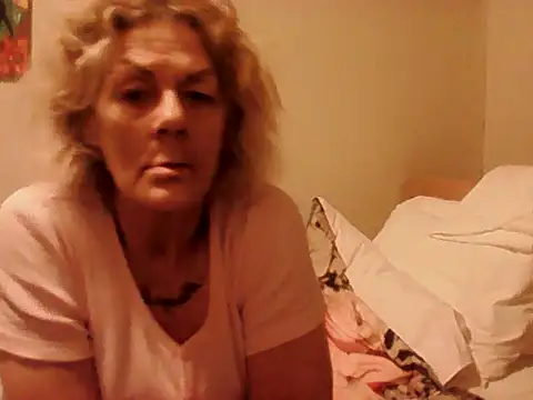 housewife shantie online show from 8, 4, 2026