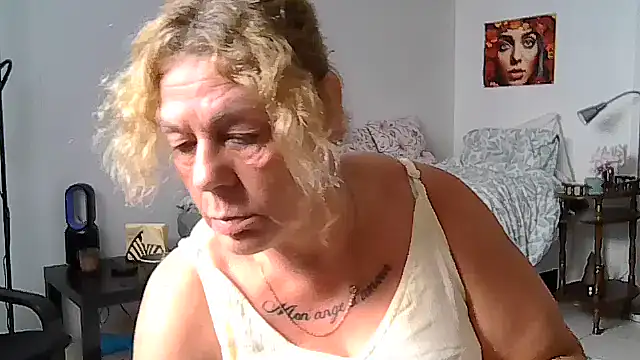Snapshot of housewife_shantie chatting on 11, 7, 2026 housewife shantie online show from 11, 7, 2026