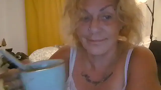 Snapshot of housewife_shantie chatting on 20, 7, 2026 housewife shantie online show from 20, 7, 2026
