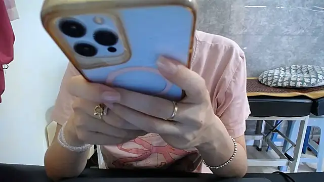 Snapshot of HotQueen chatting on 1, 6, 2026 HotQueen online show from 1, 6, 2026