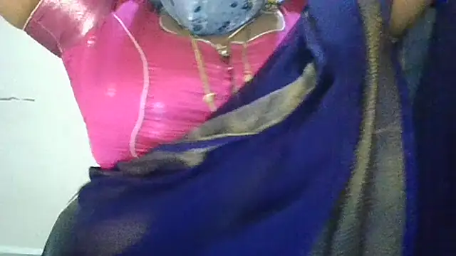 Snapshot of Sexy_Radhikaa chatting on 15, 7, 2026 Sexy Radhikaa online show from 15, 7, 2026